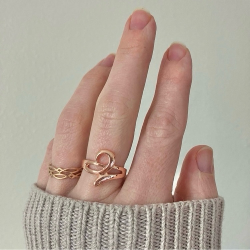 Boutique Gold Swirl Ring “Avalon” 8 Classic Feminine Simple Minimal Stacking